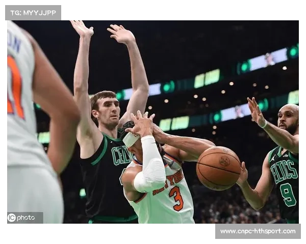 凯尔特人客场对阵热火，怀特关键三分尝试未果