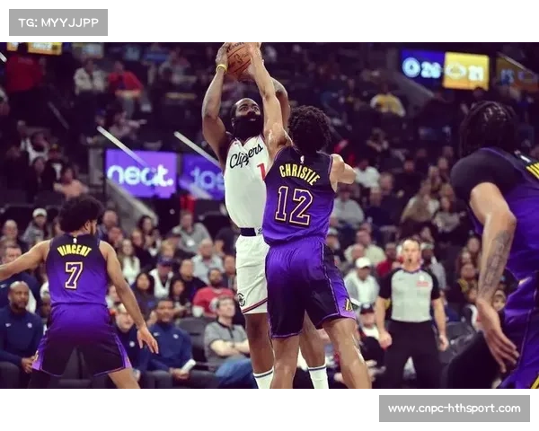 莱昂纳德复出贡献24分，快船在洛杉矶德比中击败湖人